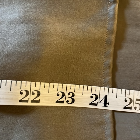 NWOT! Jones New York Short Sleeve Silk Blouse. Goldish Tan. Size 10 - Picture 7 of 7